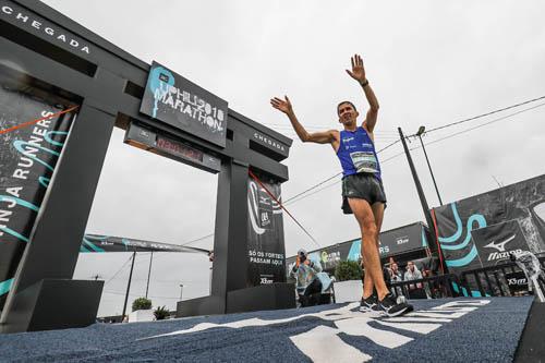 José Eraldo de Lima é o atual bicampeão da Uphill Marathon (17 e 18) / Foto: Divulgação Mizuno Uphill Marathon    